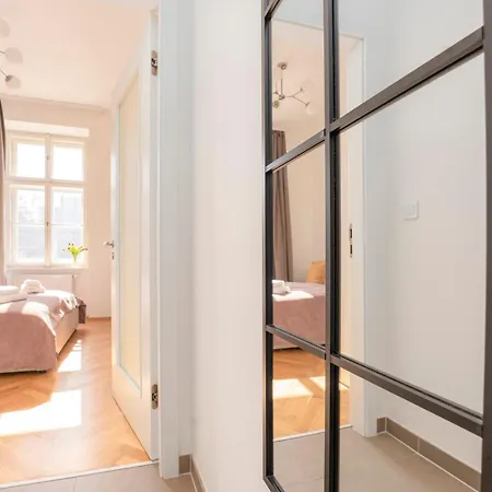 アパート Oomph プラハ